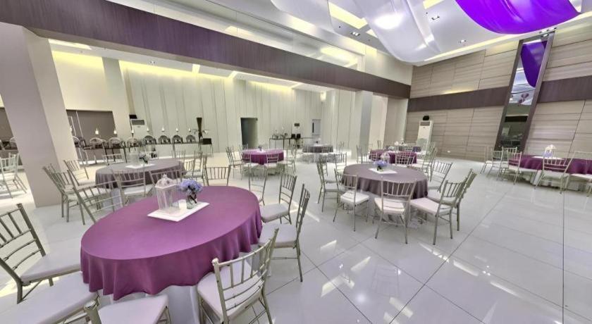 Sequoia Hotel Quezon City Exterior photo