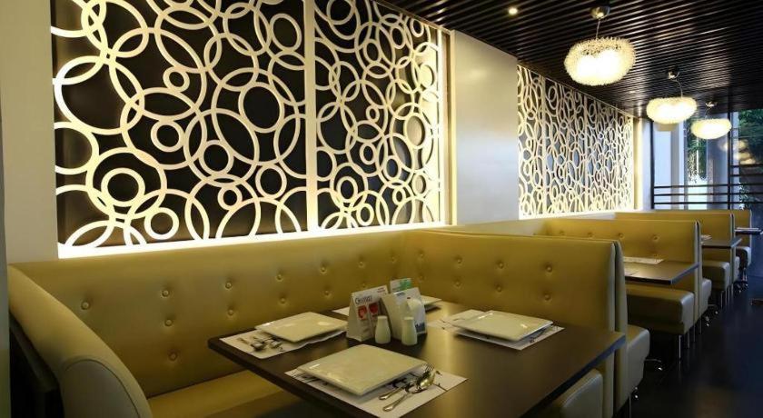 Sequoia Hotel Quezon City Exterior photo