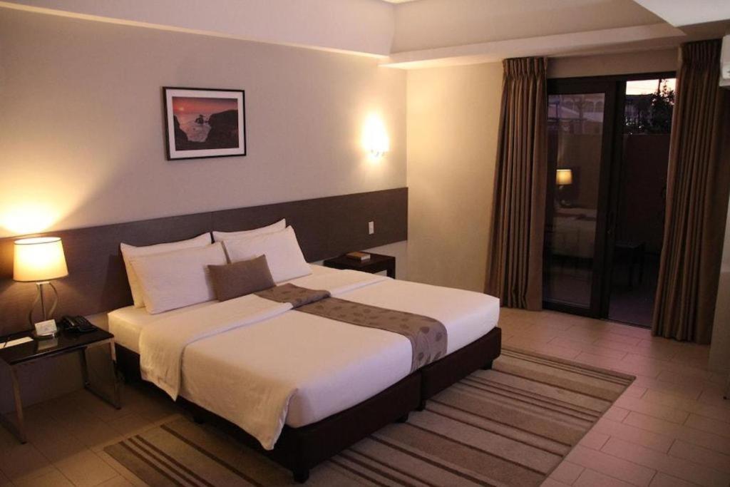 Sequoia Hotel Quezon City Exterior photo